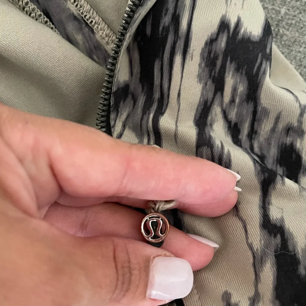 lululemon athletica Black and White Jacket - Picture 10 of 13